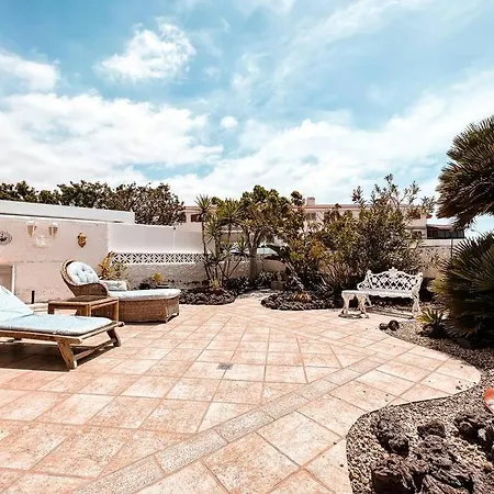 Διαμέρισμα Charming Spanish Style Bungalow, Bbq,wf,terrace Mir09