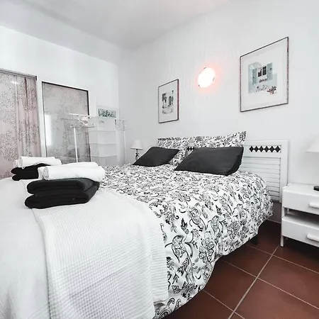 Διαμέρισμα Charming Spanish Style Bungalow, Bbq,wf,terrace Mir09 *