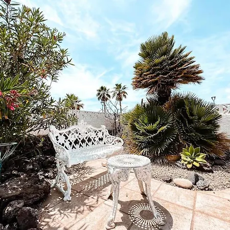 Διαμέρισμα Charming Spanish Style Bungalow, Bbq,wf,terrace Mir09