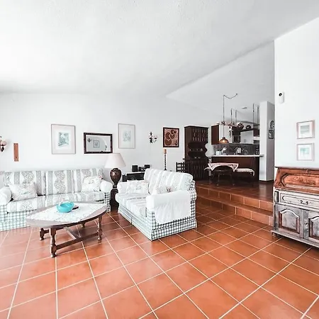 Charming Spanish Style Bungalow, Bbq,wf,terrace Mir09